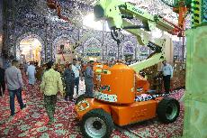 قسم رعاية الحرم الشريف يباشر بتنظيف جدران واروقة الصحن الحسيني المطهر