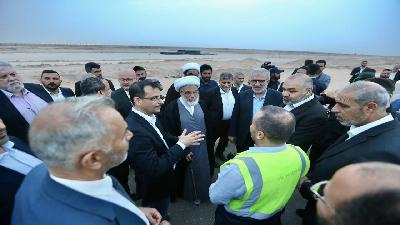 جولة سماحة الشيخ عبد المهدي الكربلائي في مطار كربلاء الدولي مع عدد من السادة المسؤولين