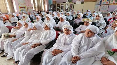 60 فتاة تم تتويجهن بتاج التكليف الشرعي في مركز أرشاد كربلاء